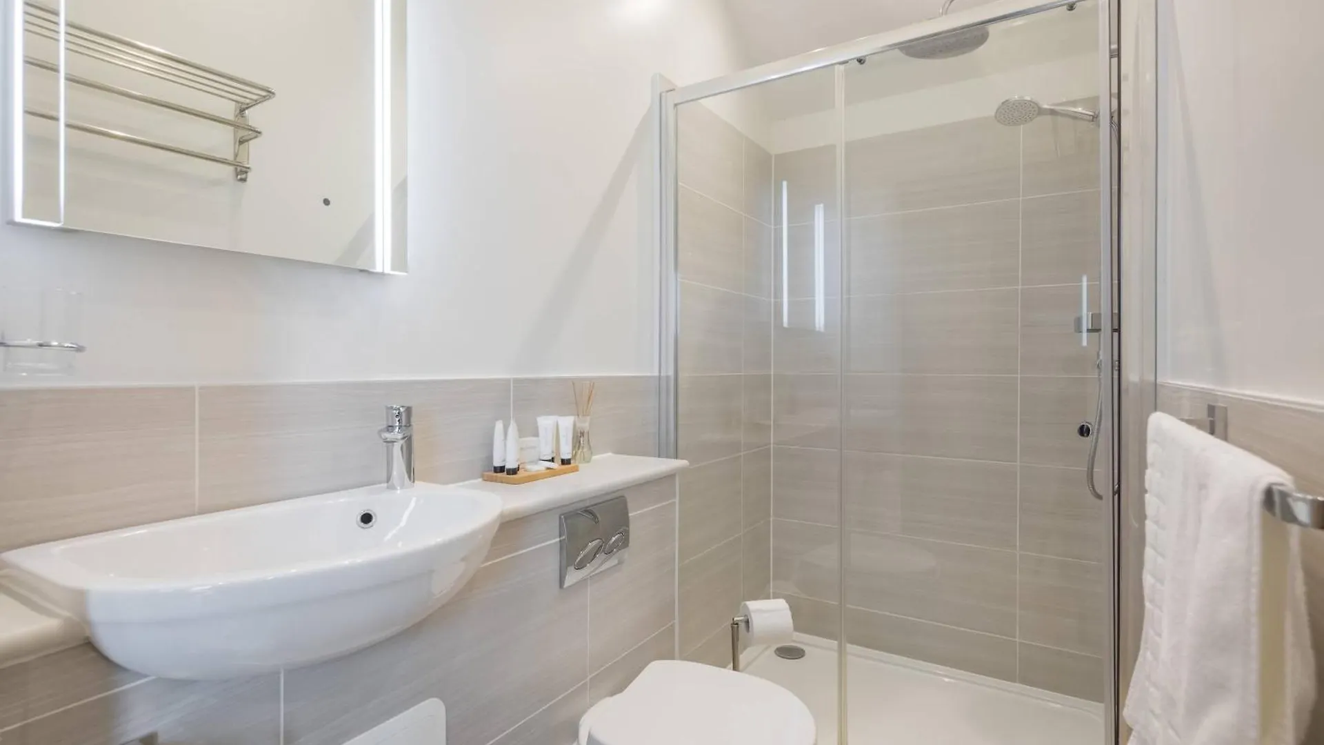 4 X Newly Refurbished Private Access Rooms With Ensuites - Restaurant On-Site Milton  United Kingdom